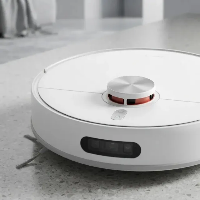 Robô aspirador Xiaomi Vacuum S40, branco, com sensor a laser no topo, sobre piso claro